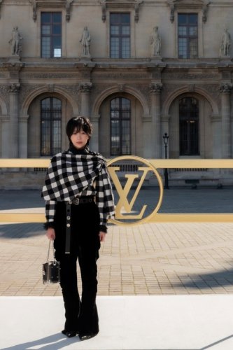 IZ*ONE出身チョ・ユリ、大胆なショートヘアに変身！愛らしい魅力の近況ショットが話題
