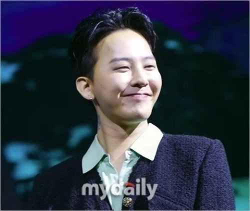 G-DRAGON、ALLDAY PROJECT ターザンに電話番号を教える&hellip;スマートな対応が話題に