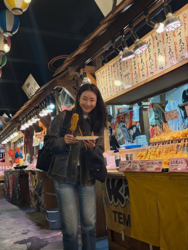チェ・ジウ、母親と日本旅行を満喫！天ぷらやビール、ショッピングを楽しむ記念ショット公開