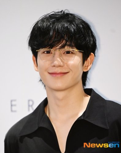 【PHOTO】チョン・ヘイン、アイウェアブランド「LINDBERG」のイベントに出席&hellip;爽やかなメガネ姿