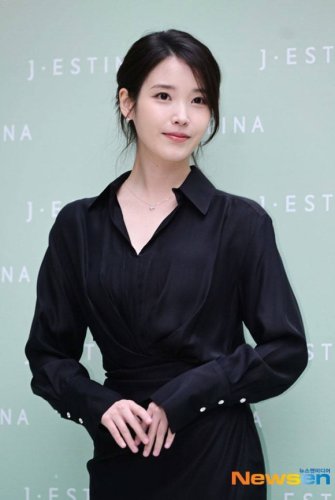 IU、主演作「21世紀の大君夫人」歴史歪曲の議論に言及か&ldquo;より責任感を持って誇らしい人になる&rdquo;