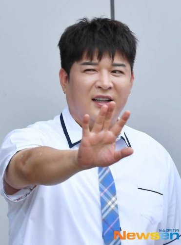 SUPER JUNIOR シンドン、結婚・離婚説に再び言及「子どもがいると思われて&hellip;現在は独り身」（動画あり）