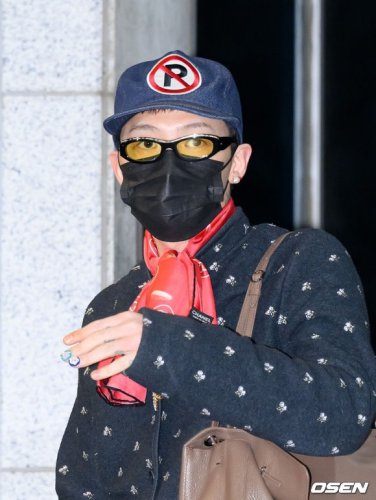 【PHOTO】G-DRAGON、ファンミーティングのためタイへ出国&hellip;個性あふれるファッション