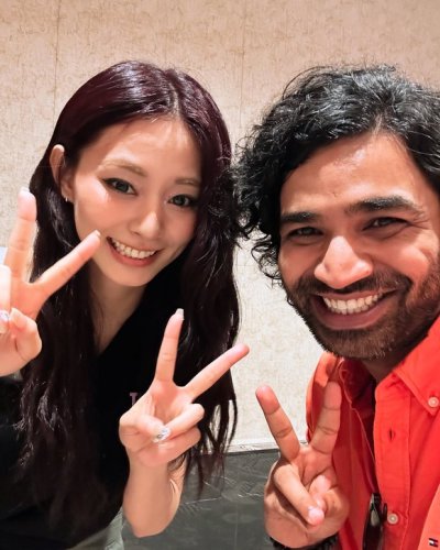 「イカゲーム」出演アヌパム・トリパシ、TWICE ツウィと2ショット！ファン心をアピール
