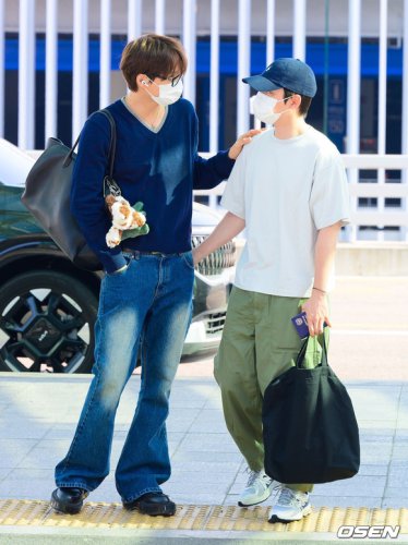 【PHOTO】EXO、ツアーのためタイへ出国&hellip;爽やかなコーデ