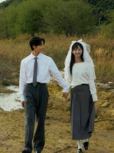 過去に同性との交際を告白&hellip;「アイドル学校」出演ソム・ヘビン、結婚式の様子を公開！美しいドレス姿