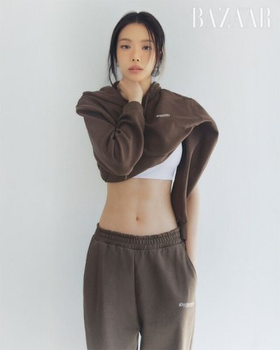 元Apink ソン・ナウン、スリムなウエストに驚き！グラビアで近況を明らかに