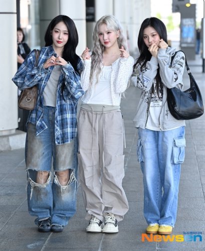 【PHOTO】VIVIZ、大阪・関西万博「韓国の日 Mコンサート」のため日本へ&hellip;キュートに挨拶