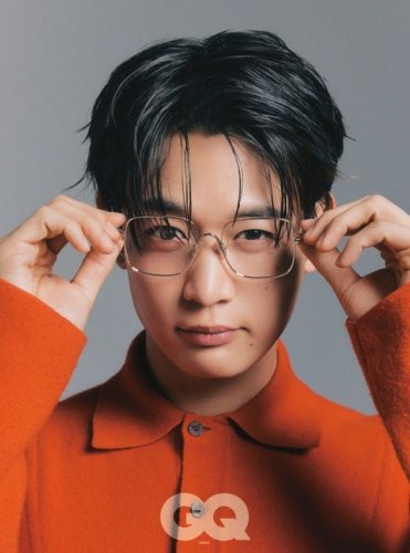 SHINee ミンホ、飾らない自然体な姿で魅了&hellip;彫刻のようなビジュアルに視線釘付け