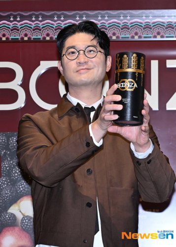 【PHOTO】Dynamic DuoのCHOIZA、伝統酒ブランド「BOONZA」ポップアップイベントに出席