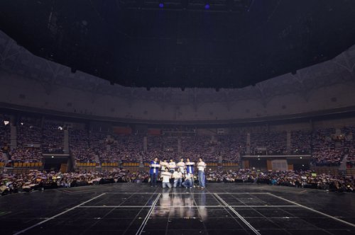 SUPER JUNIOR、コンサート中にフェンスが崩壊&hellip;観客3人が転落した事故をSMが謝罪