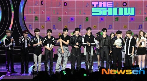 【PHOTO】ZEROBASEONE、9/9放送の「THE SHOW」で1位を獲得