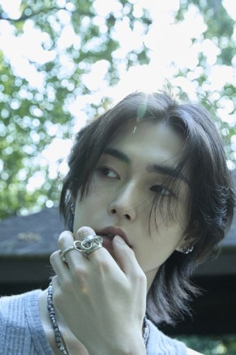 元RIIZE スンハン、7月31日にソロデビュー確定！1stシングル「Waste No Time」予告イメージを公開