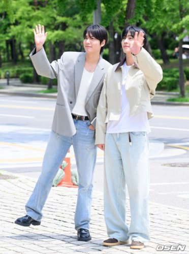 【PHOTO】アン・ヒョソプ＆イ・ミンホら、ラジオ出演のため放送局へ