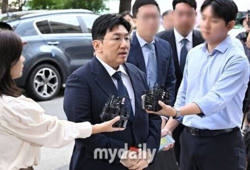 &ldquo;不正取引容疑&rdquo;HYBE バン・シヒョク議長、約13時間にわたる3度目の召喚調査が終了