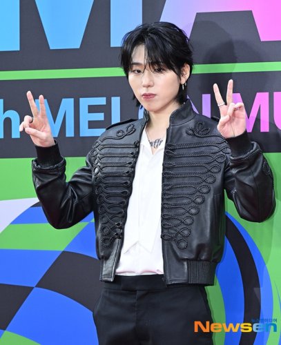 【PHOTO】Block B ジコ「MMA 2025」レッドカーペットに登場