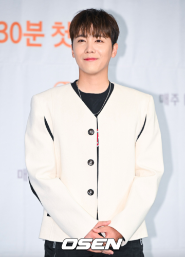 FTISLAND イ・ホンギ、グラビアアイドル篠崎愛との熱愛説に言及「今はただの友達」