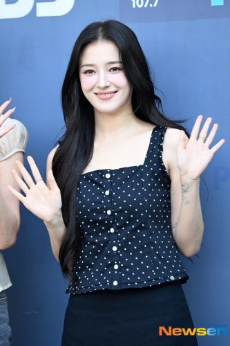 【PHOTO】MOMOLAND ナンシー＆ジュイ「2時脱出Cultwo Show」出演のため放送局へ（動画あり）