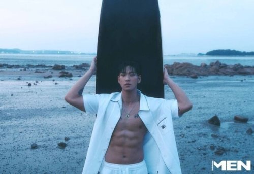 ベクホ、引き締まった腹筋に釘付け！久しぶりにNU'ESTの楽曲を披露も&ldquo;過去と現在が出会った&rdquo;