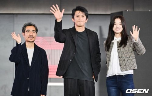 【PHOTO】ハン・ヒョジュ＆小栗旬＆月川翔監督、Netflix「匿名の恋人たち」舞台挨拶に出席