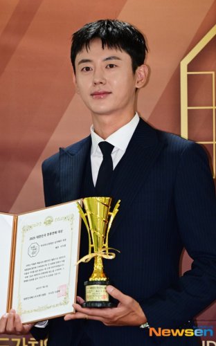 【PHOTO】イ・ジフン＆シン・ソンウら「大韓民国ベストブランドアワード」に出席