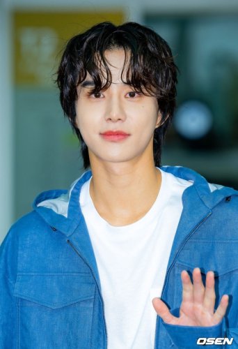 【PHOTO】NCT ジョンウ、海外スケジュールのためイタリアへ出国