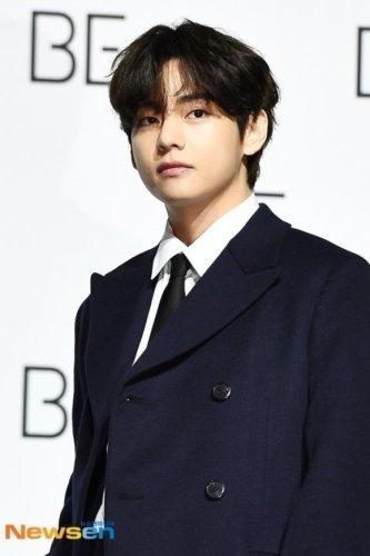 BTSのV、カムバック控え&hellip;ライブ配信で多忙な近況を報告「疲れすぎて口内炎ができた」