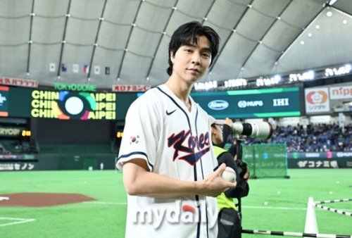 【PHOTO】NCT ジャニー、東京ドームに登場！WBC韓国戦の始球式で見事な投球を披露