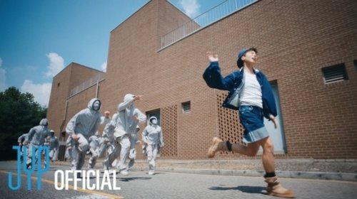 2PM ウヨン、タイトル曲「Think Too Much」MV予告映像を公開