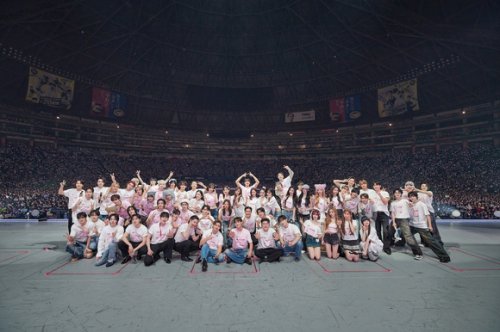 【REPORT】「SMTOWN」初の福岡公演に65名が出演！一夜限りの豪華コラボ、J-POPカバーまで圧巻のステージ
