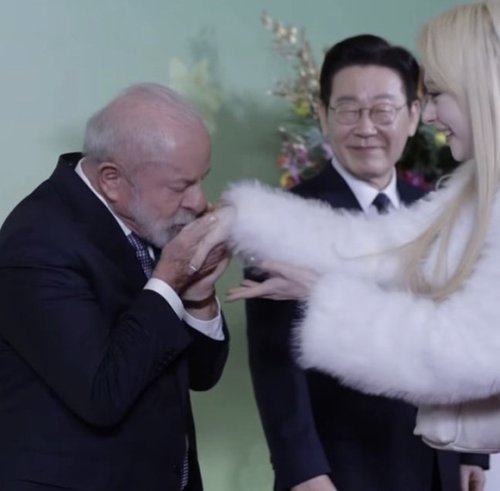ブラジル大統領、BLACKSWAN ガビの手の甲にキス！晩餐会での親交が話題に&hellip;夫人と人気スイーツを食べる姿も（動画あり）