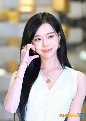 【PHOTO】aespaのWINTER、ブランド「CHAUMET」のイベントに出席（動画あり）