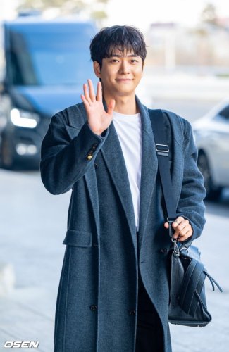 【PHOTO】カン・テオ、ファンミーティングのため日本へ出国