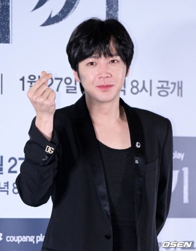 チャン・グンソク、同い年3人で弾丸の日本旅行へ！アン・ジェヒョンらと築地場外市場で食べ歩きも（動画あり）