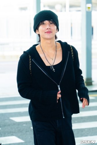 【PHOTO】SEVENTEEN ジョシュア、ファッションショーのためフランスへ出国