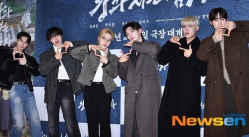 【PHOTO】Wanna One、6人がサプライズ登場！映画「王と生きる男」VIP試写会に出席&hellip;パク・ジフンを応援