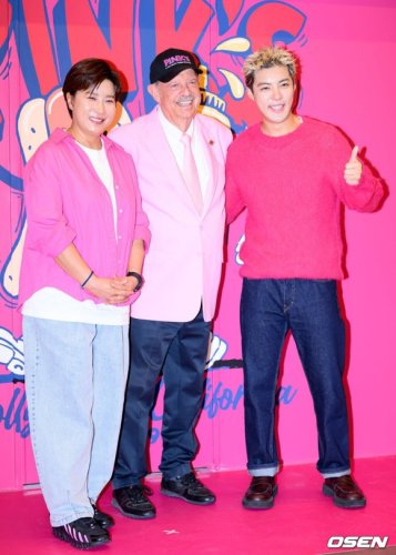 【PHOTO】KangNam＆パク・セリ、ホットドック店「Pink&rsquo;s Hot Dogs」のイベントに出席