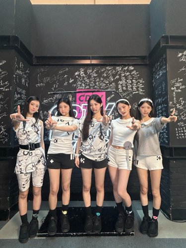 ILLITのJ-POPカバー、BOYNEXTDOORの新曲披露も！「CDTVライブ!ライブ!」でキュートな魅力全開