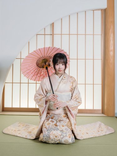SAY MY NAMEの日本人メンバーメイ、成人の日を迎えて振袖姿を公開&hellip;美しすぎると話題に