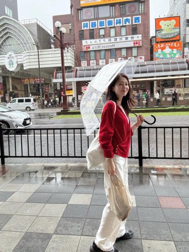 ペク・ジニ、鹿児島旅行を満喫！来日ショットで清純な美貌をアピール
