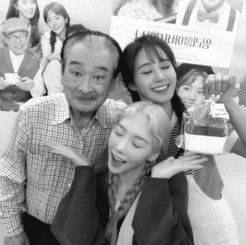 少女時代 テヨン、思い出の写真と共にイ・スンジェさんを追悼