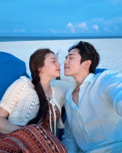 Ailee＆チェ・シフン、新婚旅行中の2ショットを続々公開！「本当に天国のよう」