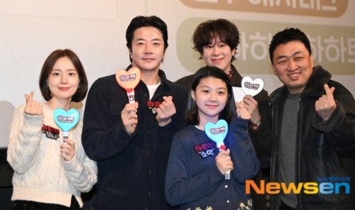 【PHOTO】クォン・サンウ＆ムン・チェウォン＆Block BのP.Oら、映画「ハートマン」舞台挨拶に出席