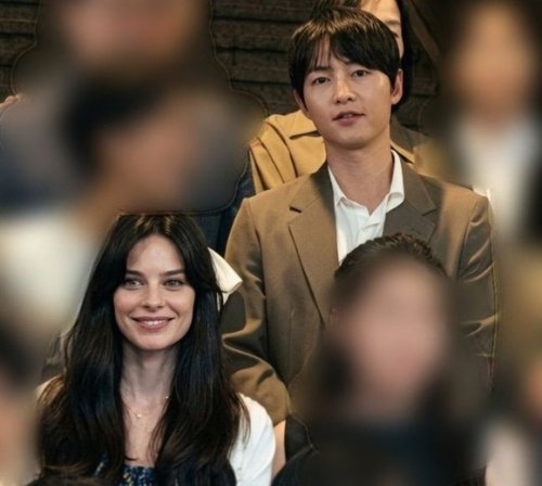 ソン・ジュンギ、妻と初めて公の場に登場！仲睦まじい姿が話題に