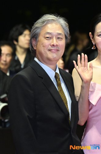 【PHOTO】パク・チャヌク監督「釜山国際映画祭」開幕式のレッドカーペットに登場（動画あり）