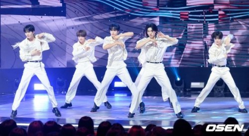 【PHOTO】LUN8からThe KingDomまで、10/1放送の「SHOW CHAMPION」に出演