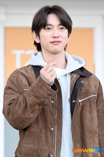 【PHOTO】GOT7 ジニョン、海外スケジュールのため出国&hellip;爽やかに挨拶