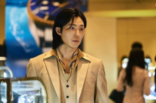 イ・ムセン、Netfix「あなたが殺した」で長髪姿を披露&ldquo;女性の大変さが分かった&rdquo;