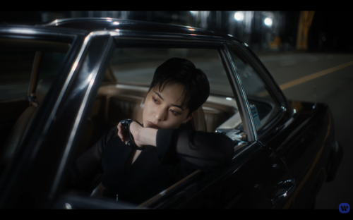 EXO シウミン、新曲「Overdrop」MV公開！視線を奪うパフォーマンスが話題