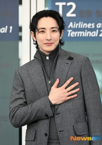 【PHOTO】イ・スヒョク、海外スケジュールのため出国（動画あり）
